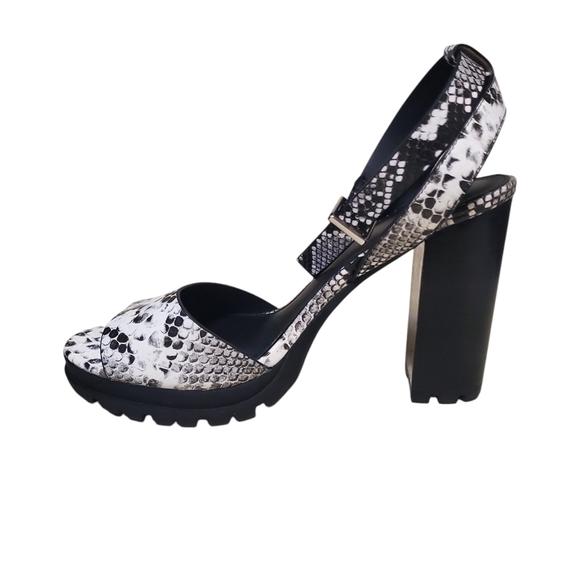 Platform Lug Sole Block Heels Snake Print LEGUA NWOB - Picture 11 of 15